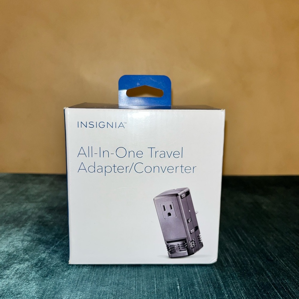 INSIGNIA All-In-One Travel Adapter/Converter